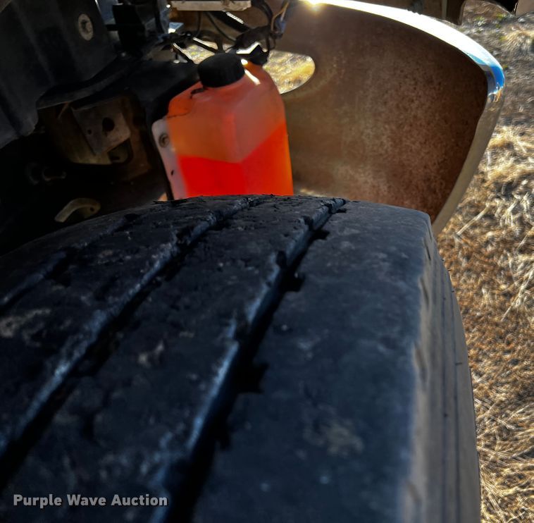 image for item JH9379 2013 International DuraStar 4300  utility / service truck