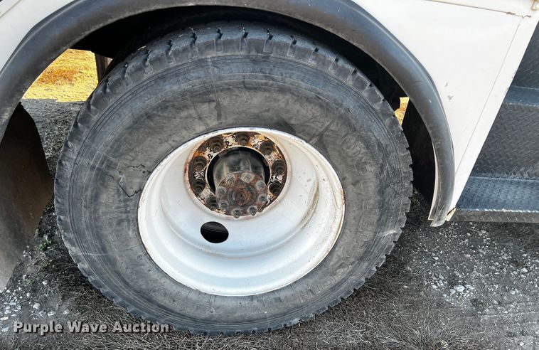 image for item JH9379 2013 International DuraStar 4300  utility / service truck