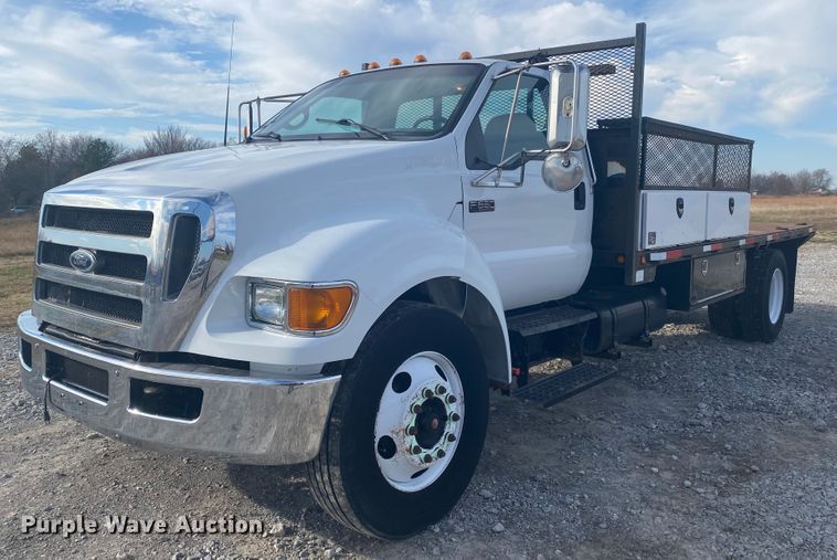 image for item JN9104 2006 Ford F650 Super Duty XL  flatbed truck