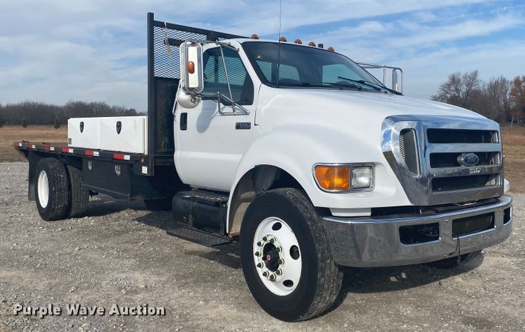 image for item JN9104 2006 Ford F650 Super Duty XL  flatbed truck