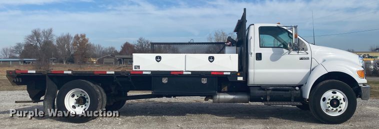 image for item JN9104 2006 Ford F650 Super Duty XL  flatbed truck
