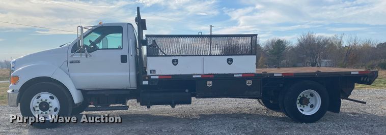 image for item JN9104 2006 Ford F650 Super Duty XL  flatbed truck