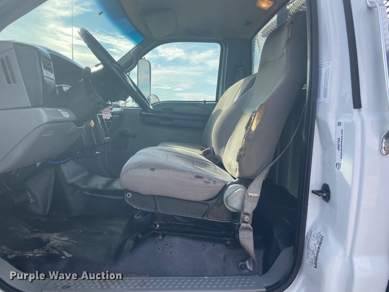 image for item JN9104 2006 Ford F650 Super Duty XL  flatbed truck