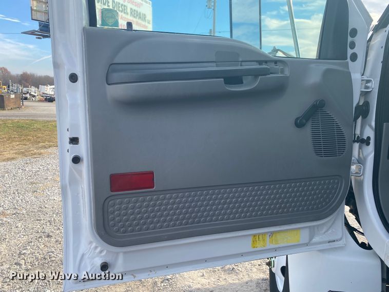 image for item JN9104 2006 Ford F650 Super Duty XL  flatbed truck