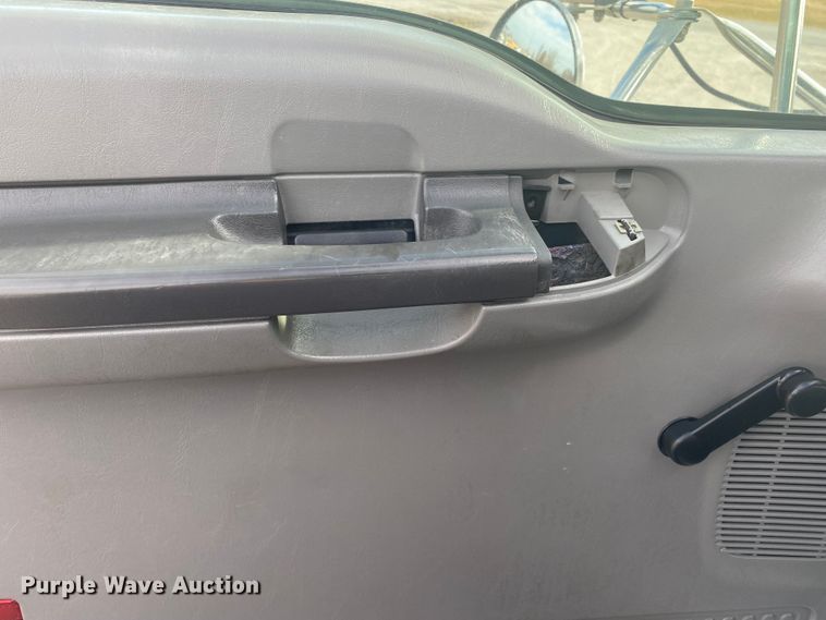 image for item JN9104 2006 Ford F650 Super Duty XL  flatbed truck