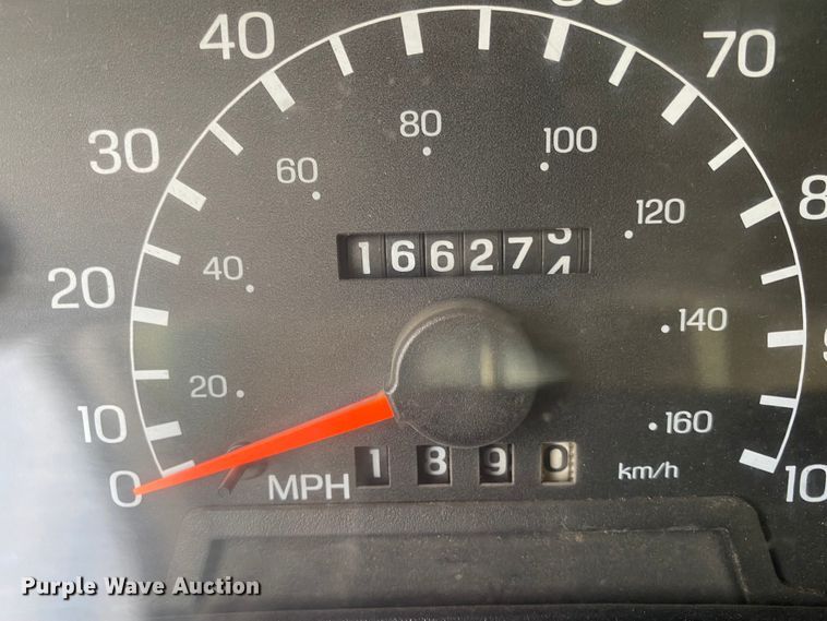 image for item JN9104 2006 Ford F650 Super Duty XL  flatbed truck