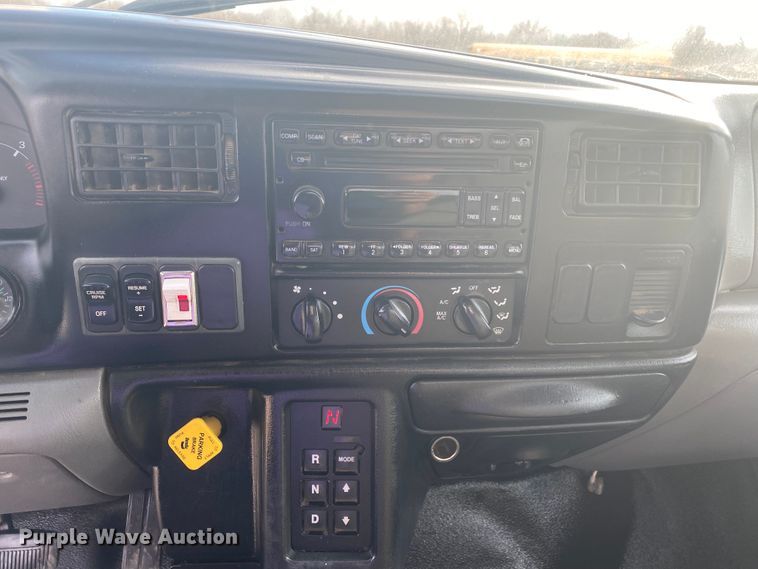 image for item JN9104 2006 Ford F650 Super Duty XL  flatbed truck