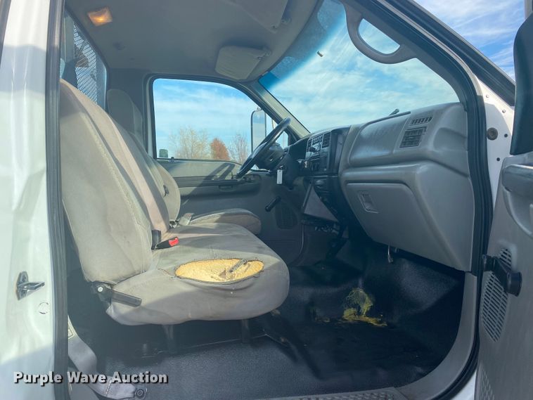 image for item JN9104 2006 Ford F650 Super Duty XL  flatbed truck