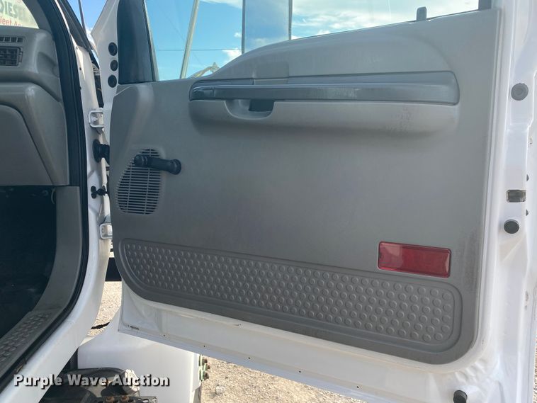 image for item JN9104 2006 Ford F650 Super Duty XL  flatbed truck