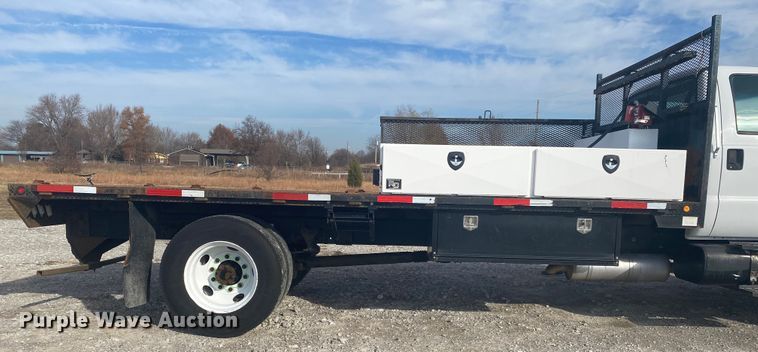 image for item JN9104 2006 Ford F650 Super Duty XL  flatbed truck