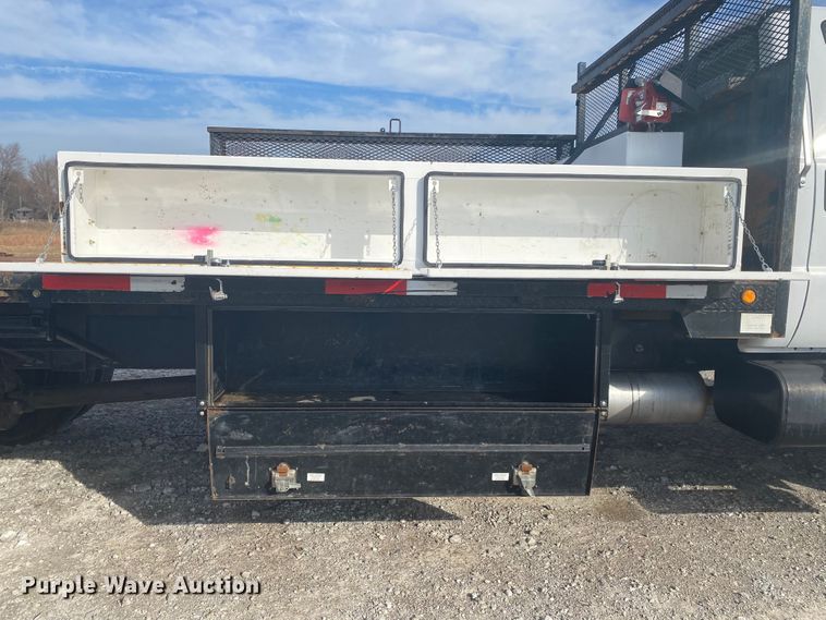 image for item JN9104 2006 Ford F650 Super Duty XL  flatbed truck