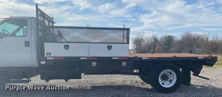 image for item JN9104 2006 Ford F650 Super Duty XL  flatbed truck