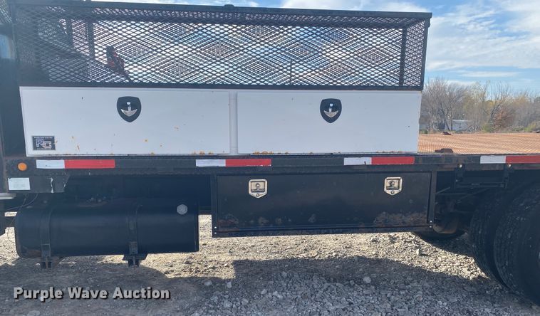 image for item JN9104 2006 Ford F650 Super Duty XL  flatbed truck