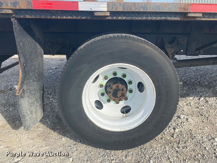 image for item JN9104 2006 Ford F650 Super Duty XL  flatbed truck