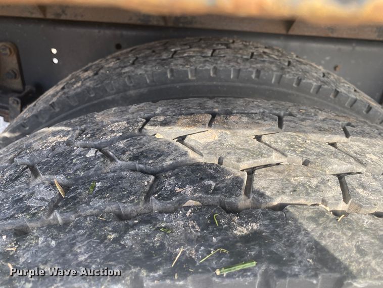 image for item JN9104 2006 Ford F650 Super Duty XL  flatbed truck