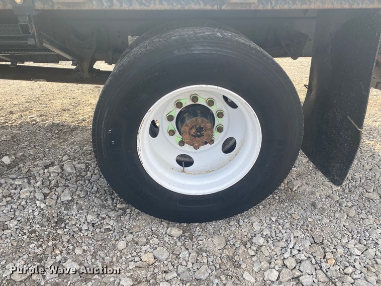 image for item JN9104 2006 Ford F650 Super Duty XL  flatbed truck