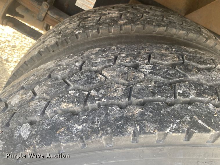 image for item JN9104 2006 Ford F650 Super Duty XL  flatbed truck