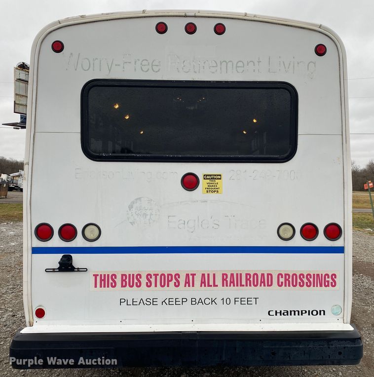 image for item JN9243 2005 Ford E450  shuttle bus