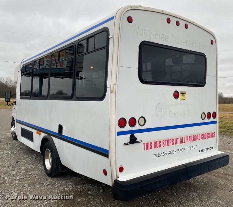 image for item JN9243 2005 Ford E450  shuttle bus