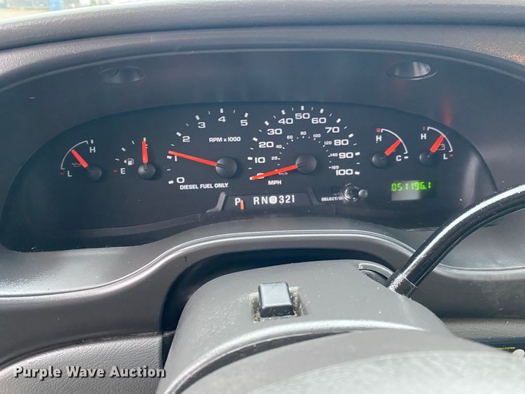 image for item JN9243 2005 Ford E450  shuttle bus