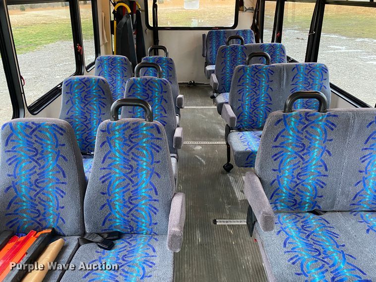 image for item JN9243 2005 Ford E450  shuttle bus