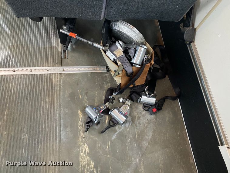 image for item JN9243 2005 Ford E450  shuttle bus