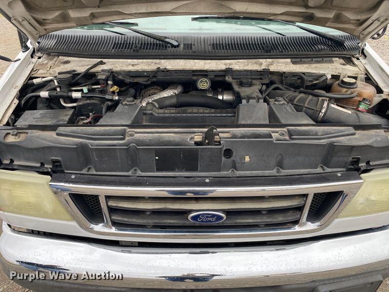 image for item JN9243 2005 Ford E450  shuttle bus