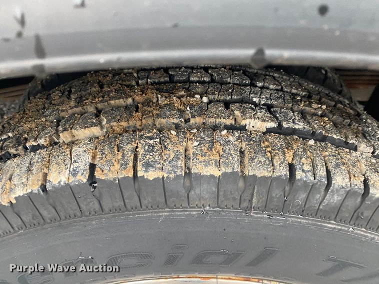 image for item JN9243 2005 Ford E450  shuttle bus