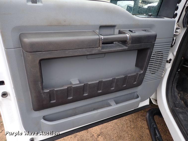 image for item JO9575 2015 Ford F550 Super Duty  truck cab and chassis