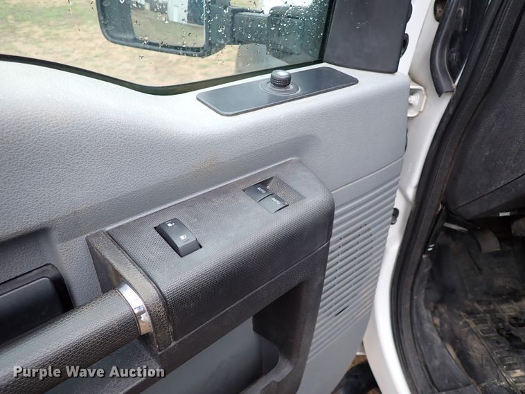 image for item JO9575 2015 Ford F550 Super Duty  truck cab and chassis