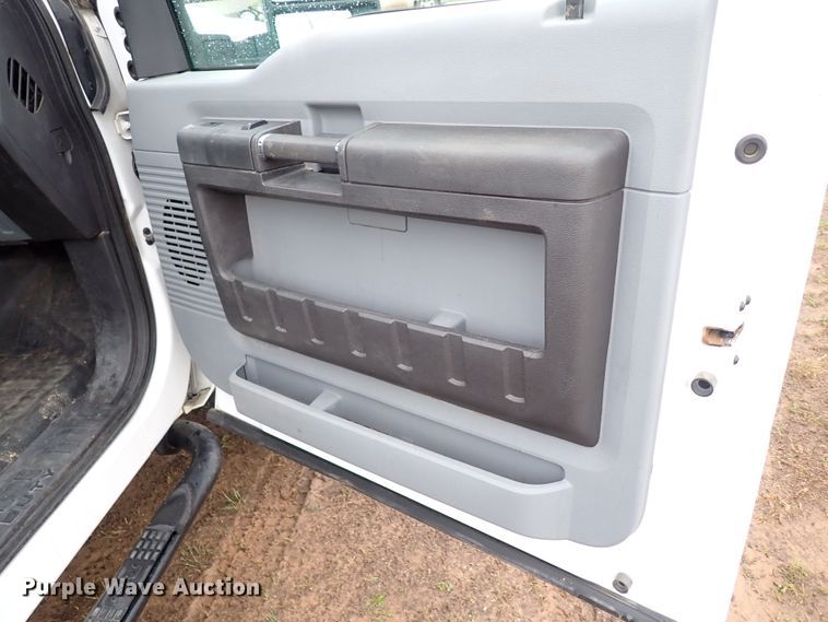 image for item JO9575 2015 Ford F550 Super Duty  truck cab and chassis