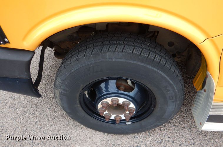 image for item JS9543 2011 GMC Savana  school bus