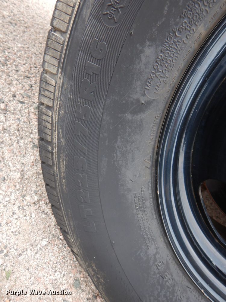 image for item JS9543 2011 GMC Savana  school bus