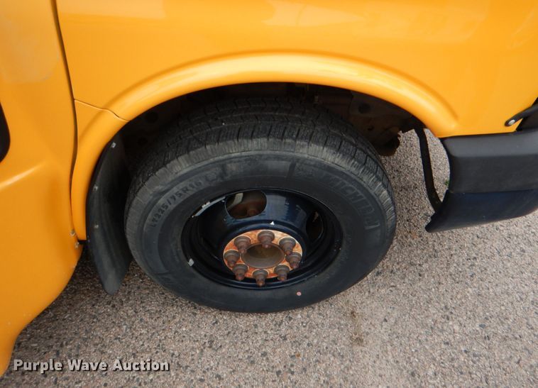 image for item JS9543 2011 GMC Savana  school bus