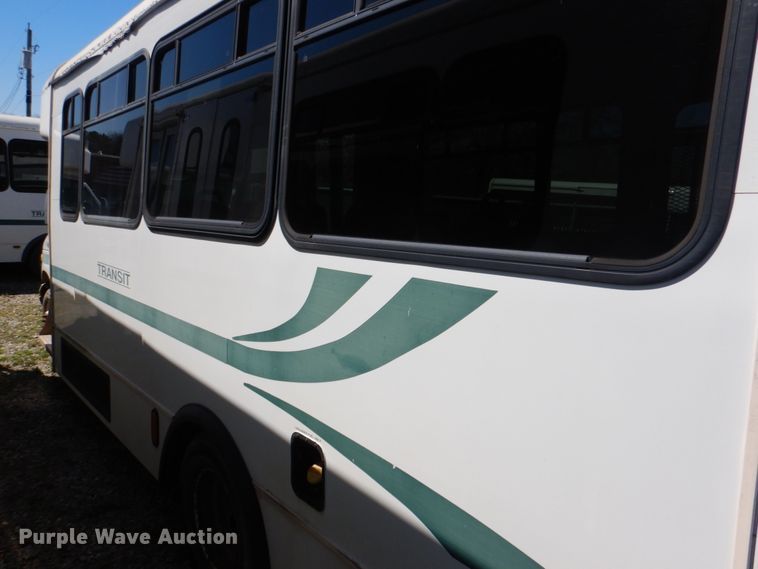 image for item JS9549 2007 Ford E450 Super Duty  shuttle bus