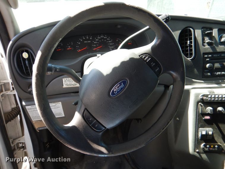 image for item JS9549 2007 Ford E450 Super Duty  shuttle bus