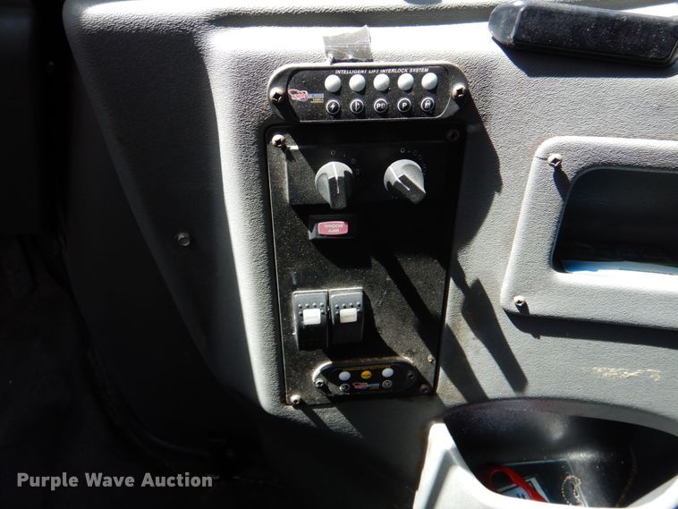 image for item JS9549 2007 Ford E450 Super Duty  shuttle bus