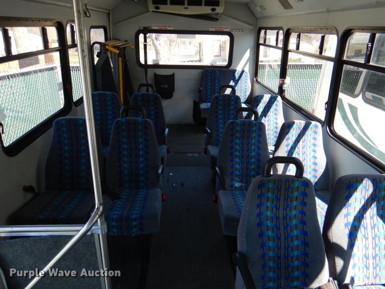 image for item JS9549 2007 Ford E450 Super Duty  shuttle bus