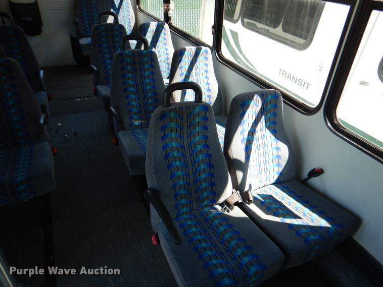 image for item JS9549 2007 Ford E450 Super Duty  shuttle bus