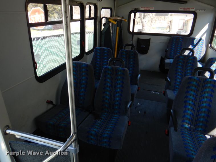 image for item JS9549 2007 Ford E450 Super Duty  shuttle bus