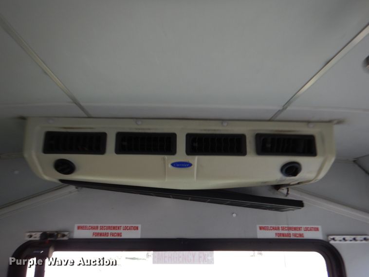 image for item JS9549 2007 Ford E450 Super Duty  shuttle bus