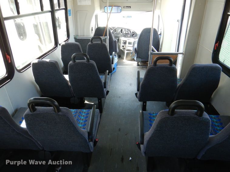 image for item JS9549 2007 Ford E450 Super Duty  shuttle bus
