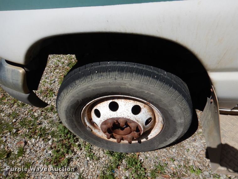 image for item JS9549 2007 Ford E450 Super Duty  shuttle bus