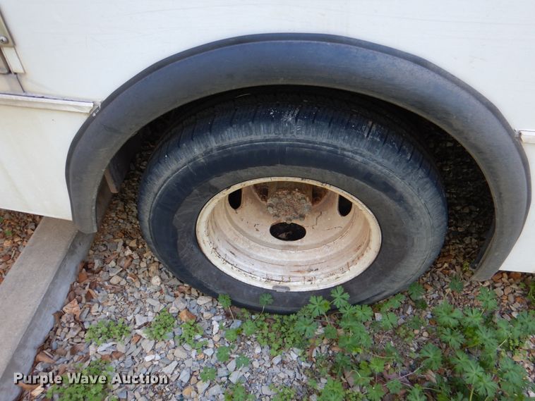 image for item JS9549 2007 Ford E450 Super Duty  shuttle bus