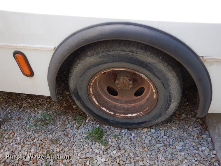 image for item JS9549 2007 Ford E450 Super Duty  shuttle bus