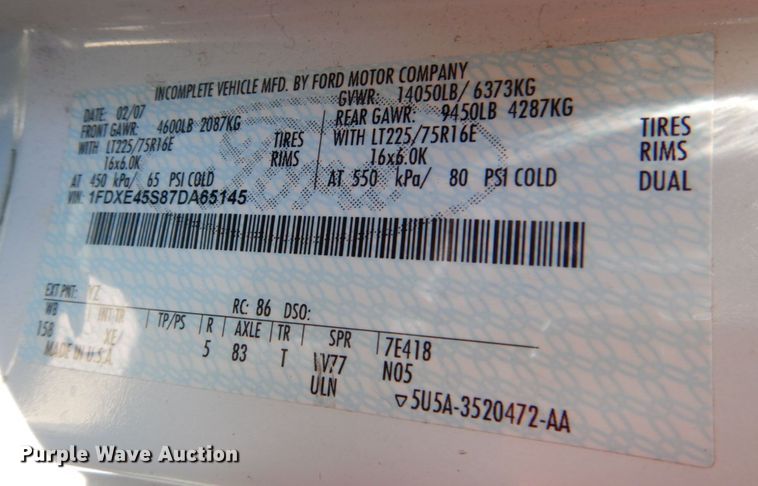 image for item JS9549 2007 Ford E450 Super Duty  shuttle bus