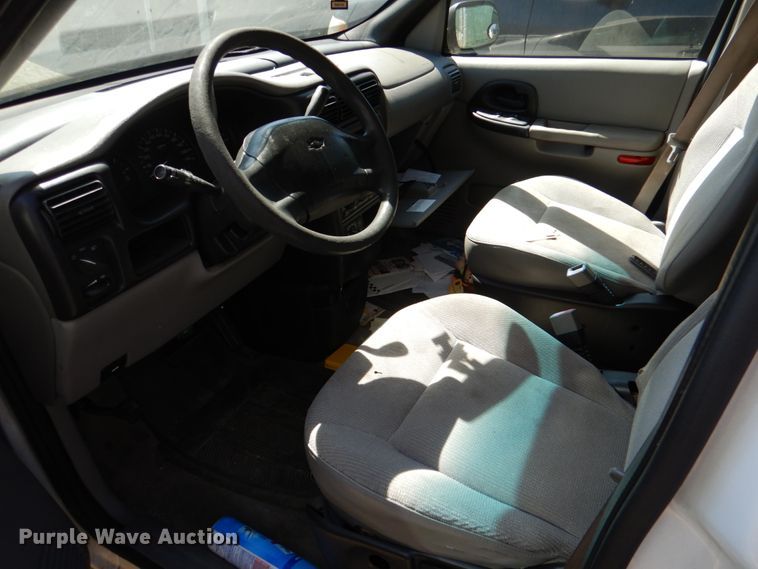 image for item JS9551 2004 Chevrolet Venture  van