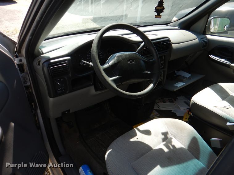 image for item JS9551 2004 Chevrolet Venture  van