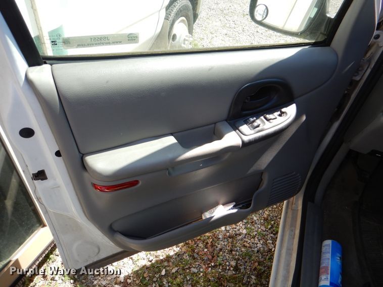 image for item JS9551 2004 Chevrolet Venture  van