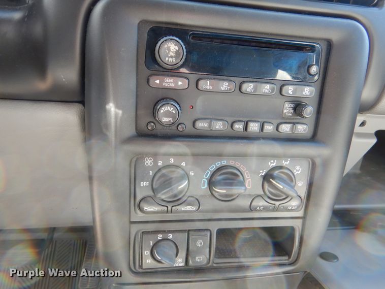 image for item JS9551 2004 Chevrolet Venture  van